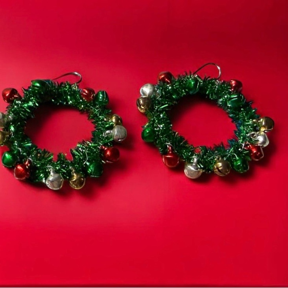 New ~ Christmas Wreath Earrings ~ Green Tinsel ~ Jingle Bells Red Green & Gold